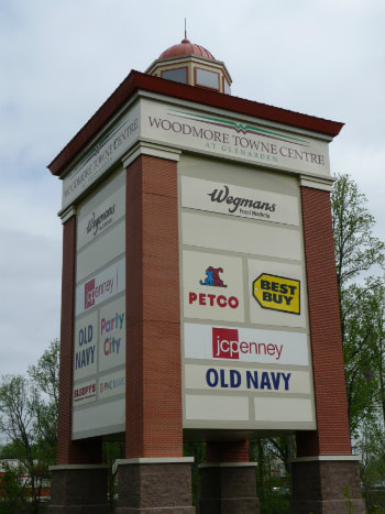 Large pylon sign with tenant ads